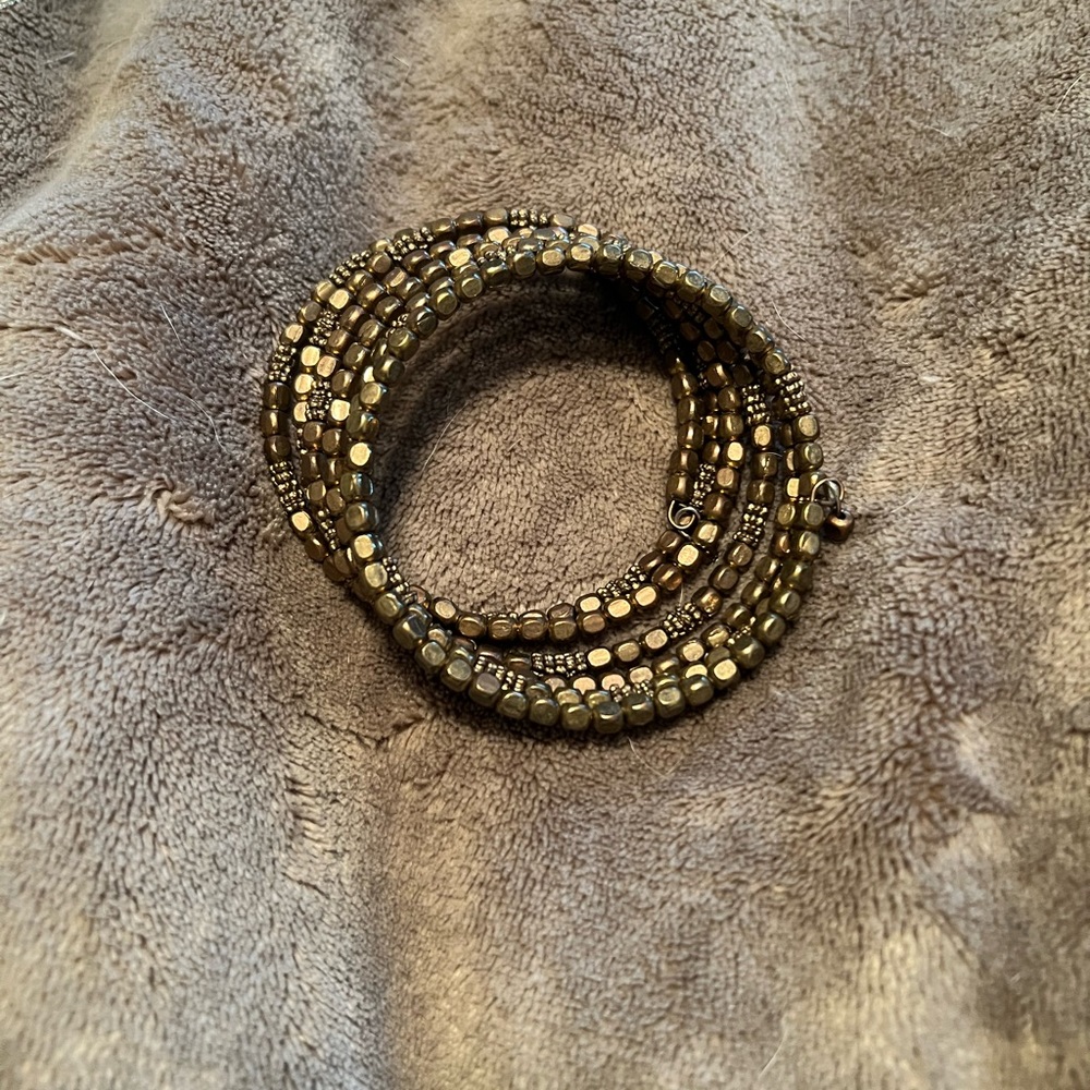 Dark gold colored stretchy bracelet, fossil brand.